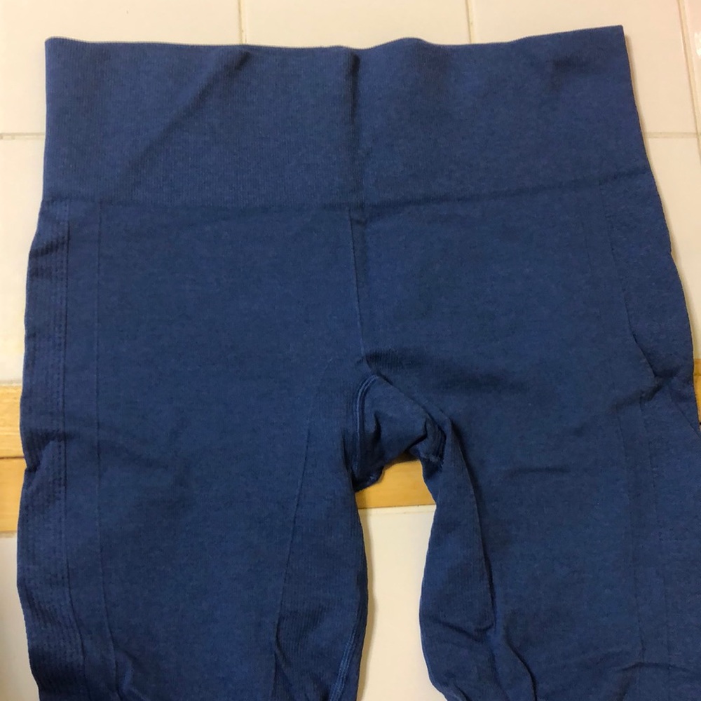 Lululemon seamless royal blue capris, size 10